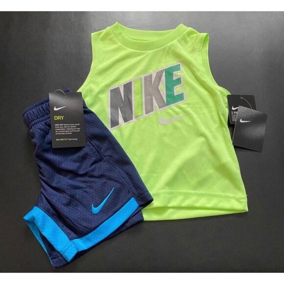 NWT Nike Athletic Set Boys Size 2T - Picture 1 of 3